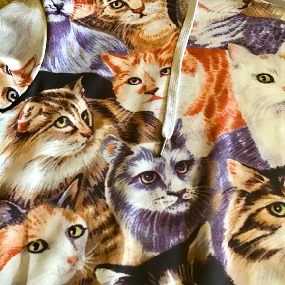 Rare Cat Hoodie 🐱 - Picture 3 of 4